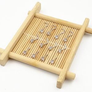 khuyên xỏ mũi bạc