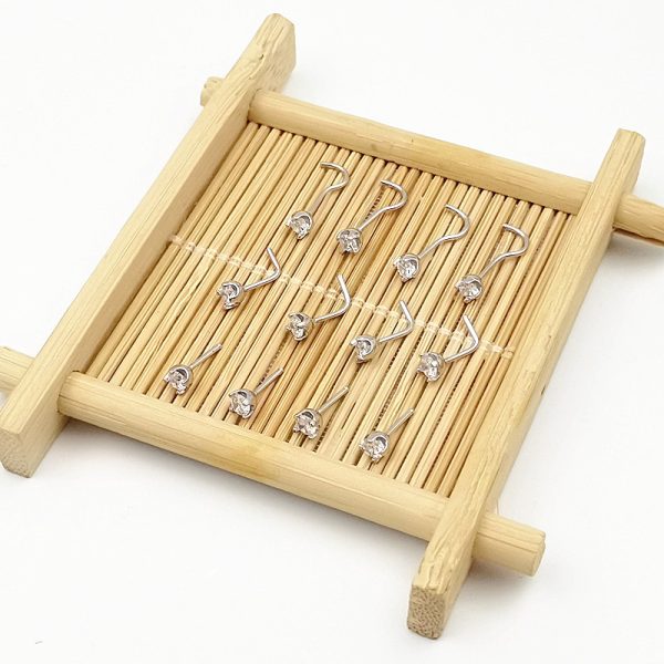 khuyên xỏ mũi bạc