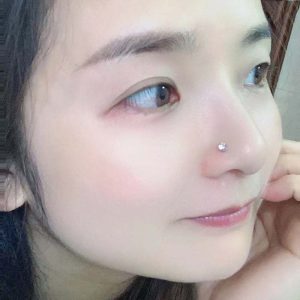khuyên xỏ mũi bạc