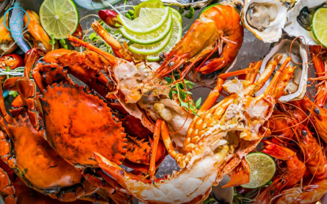 xỏ khuyên tai ăn hải sản